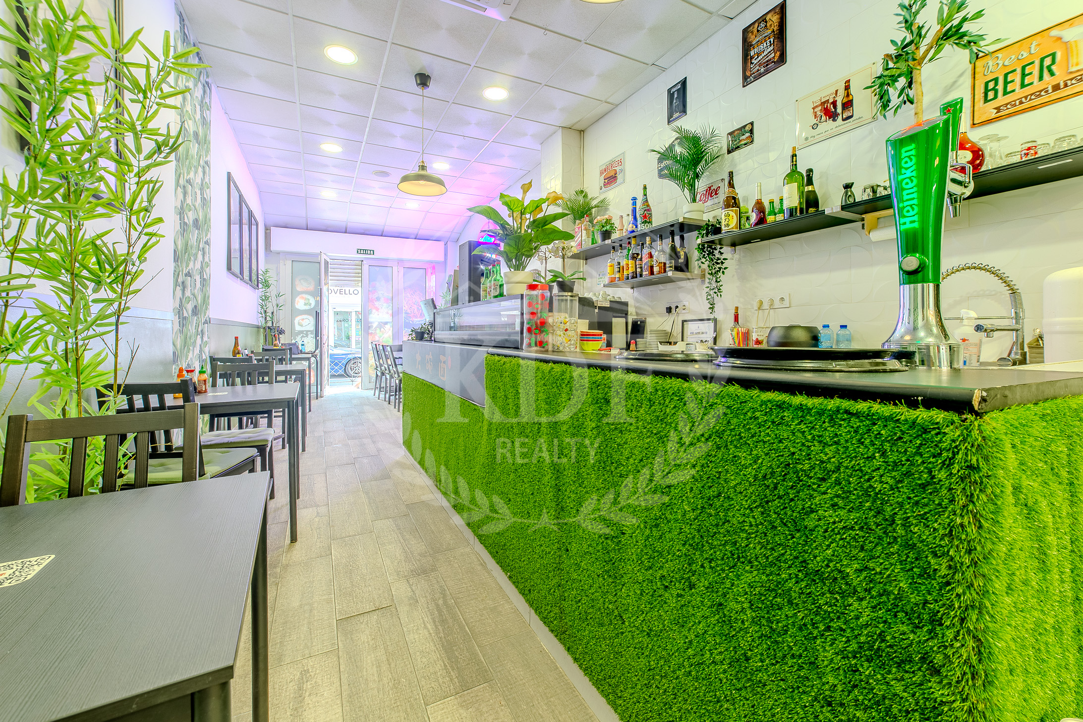 TRASPASO BAR–CAFETERÍA EN PLENO CENTRO DE SANTA CRUZ DE TENERIFE