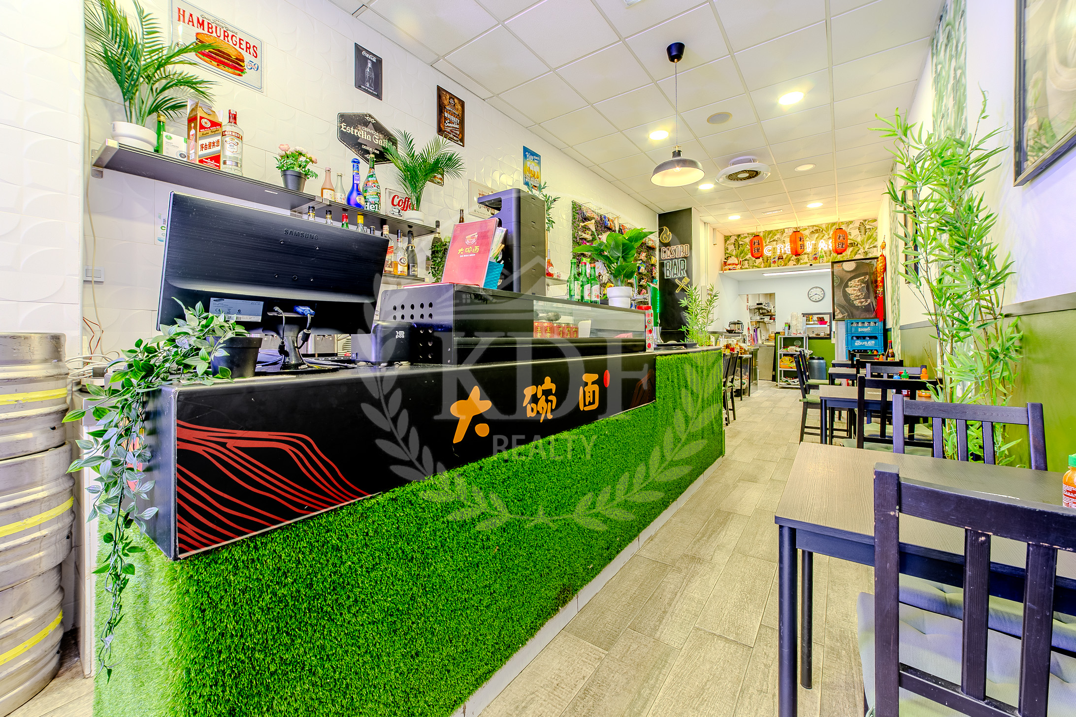 TRASPASO BAR–CAFETERÍA EN PLENO CENTRO DE SANTA CRUZ DE TENERIFE