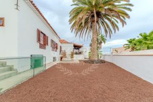 CHALET INDEPENDIENTE CON JARDÍN EN ARAFO