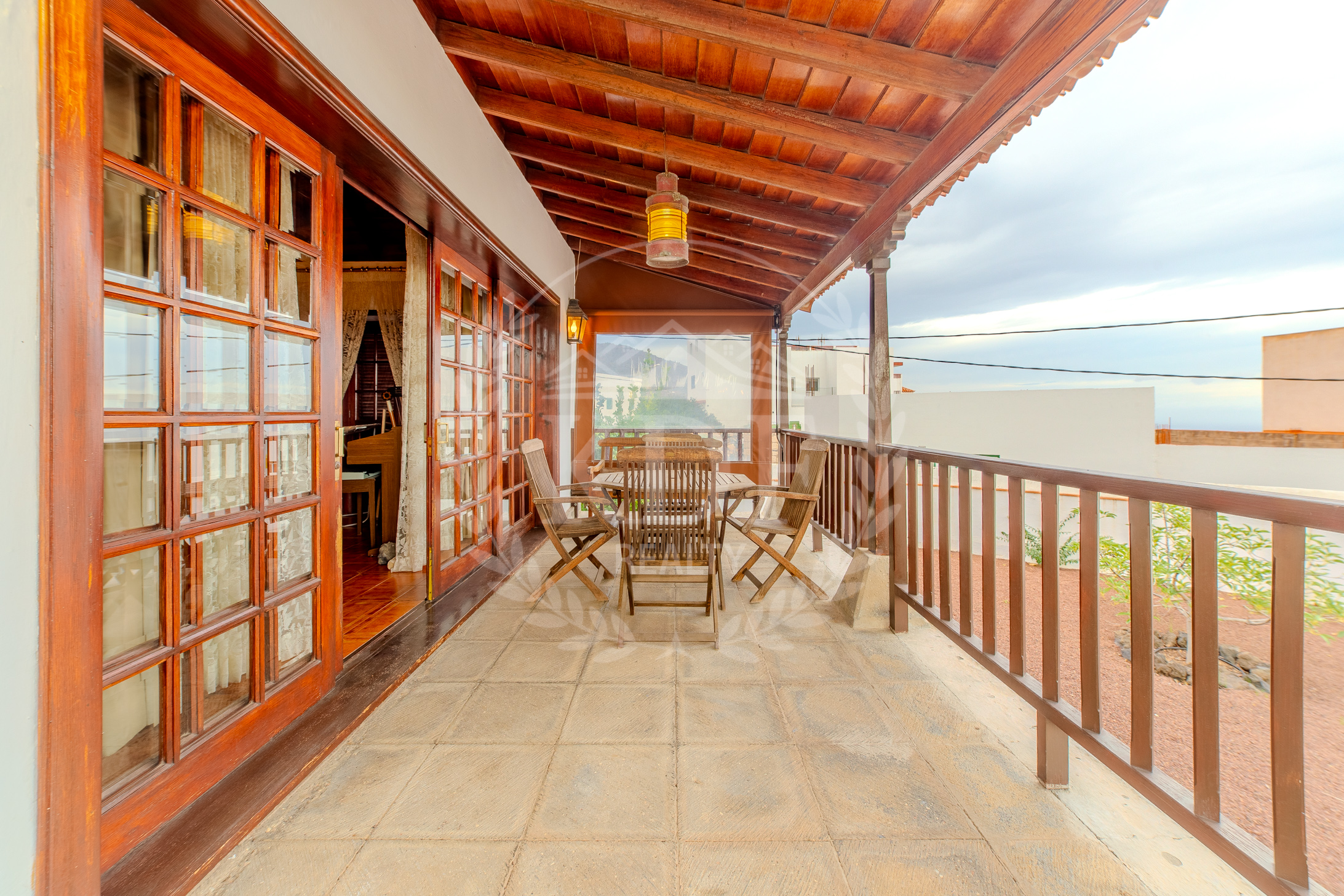 CHALET INDEPENDIENTE CON JARDÍN EN ARAFO