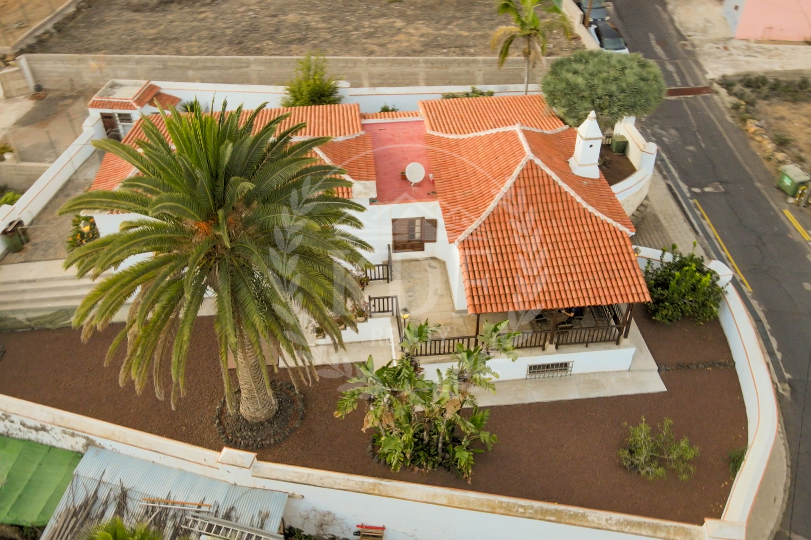 CHALET INDEPENDIENTE CON JARDÍN EN ARAFO