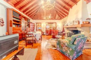 CHALET INDEPENDIENTE CON JARDÍN EN ARAFO