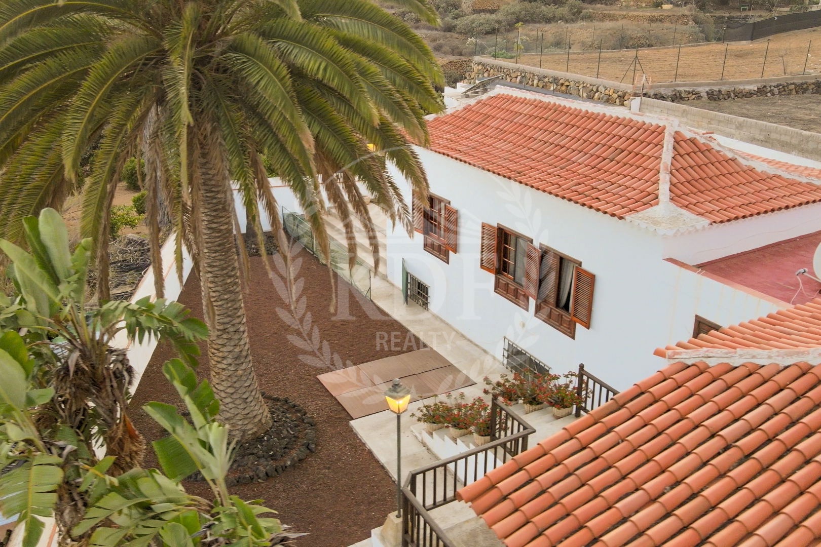 CHALET INDEPENDIENTE CON JARDÍN EN ARAFO