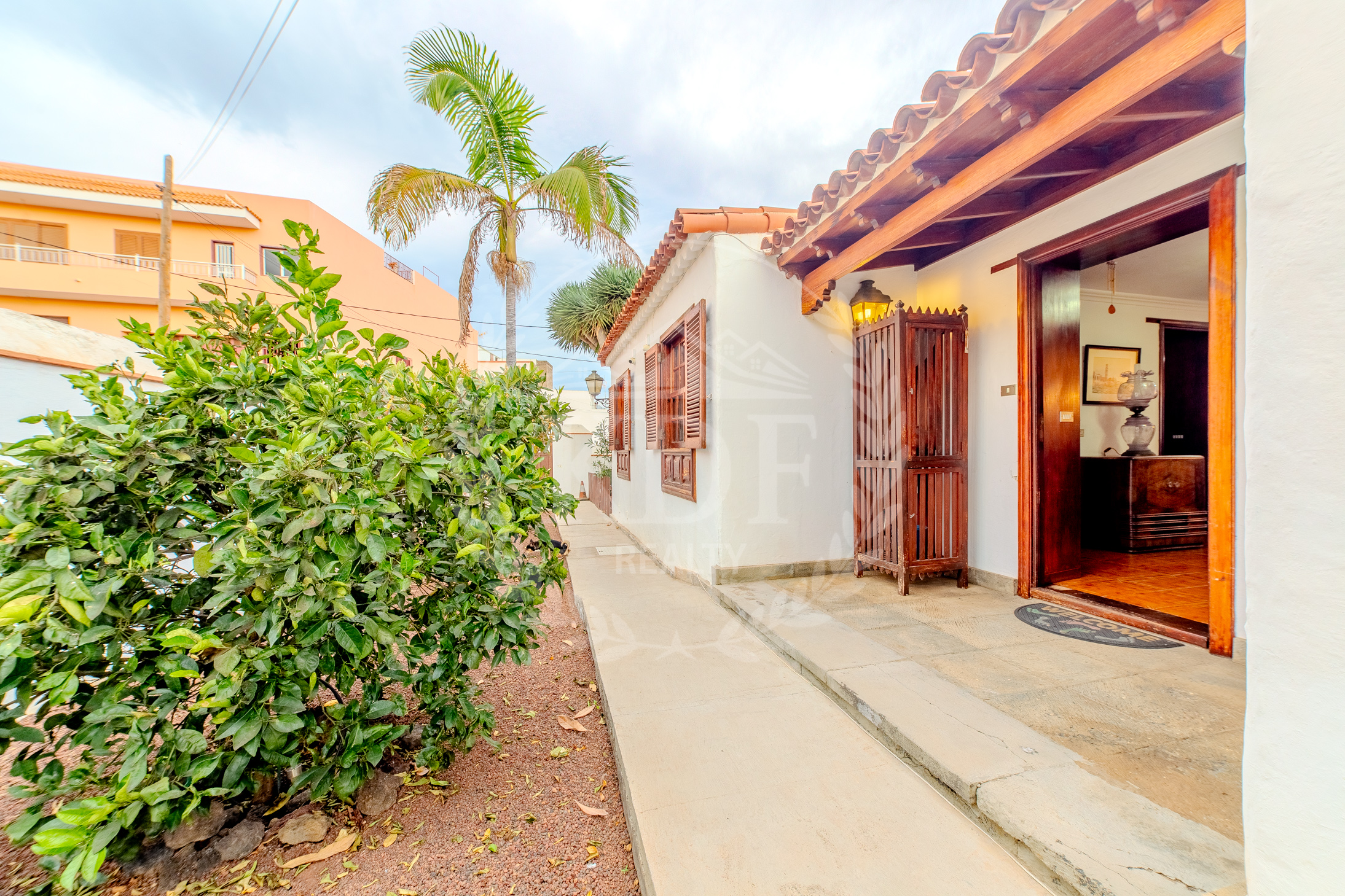 CHALET INDEPENDIENTE CON JARDÍN EN ARAFO