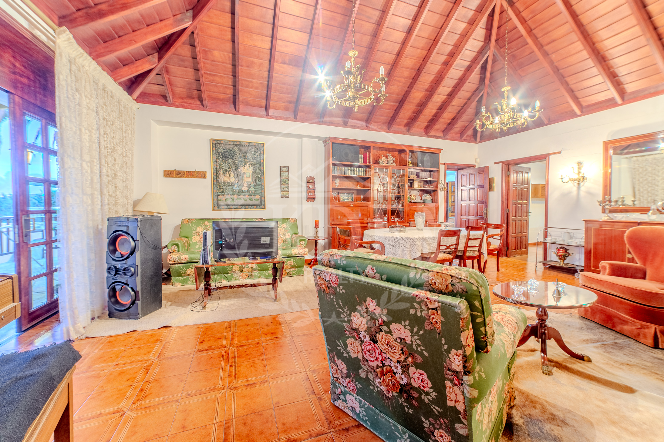 CHALET INDEPENDIENTE CON JARDÍN EN ARAFO