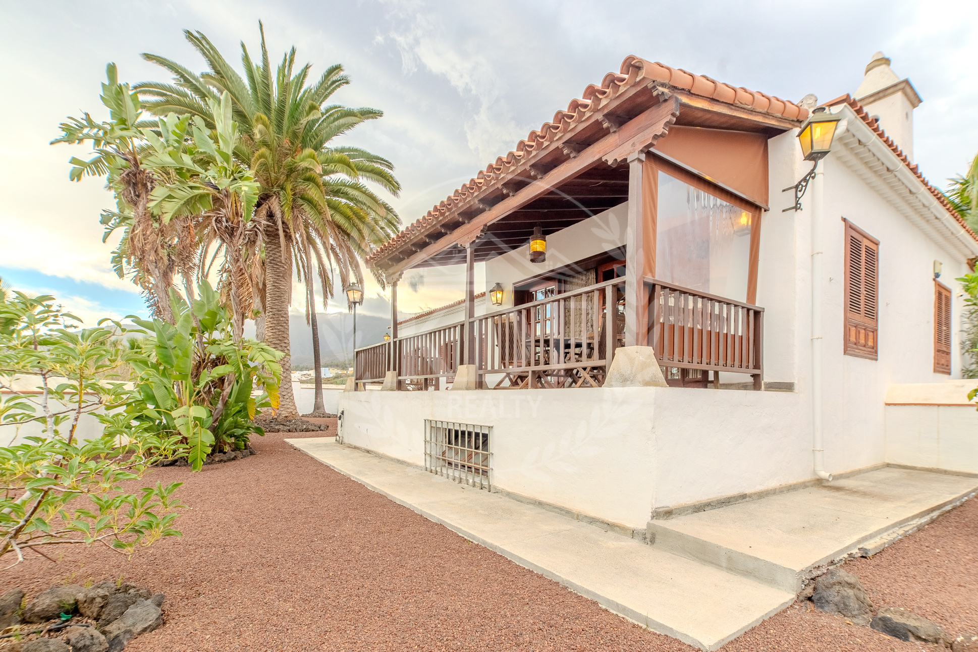 CHALET INDEPENDIENTE CON JARDÍN EN ARAFO