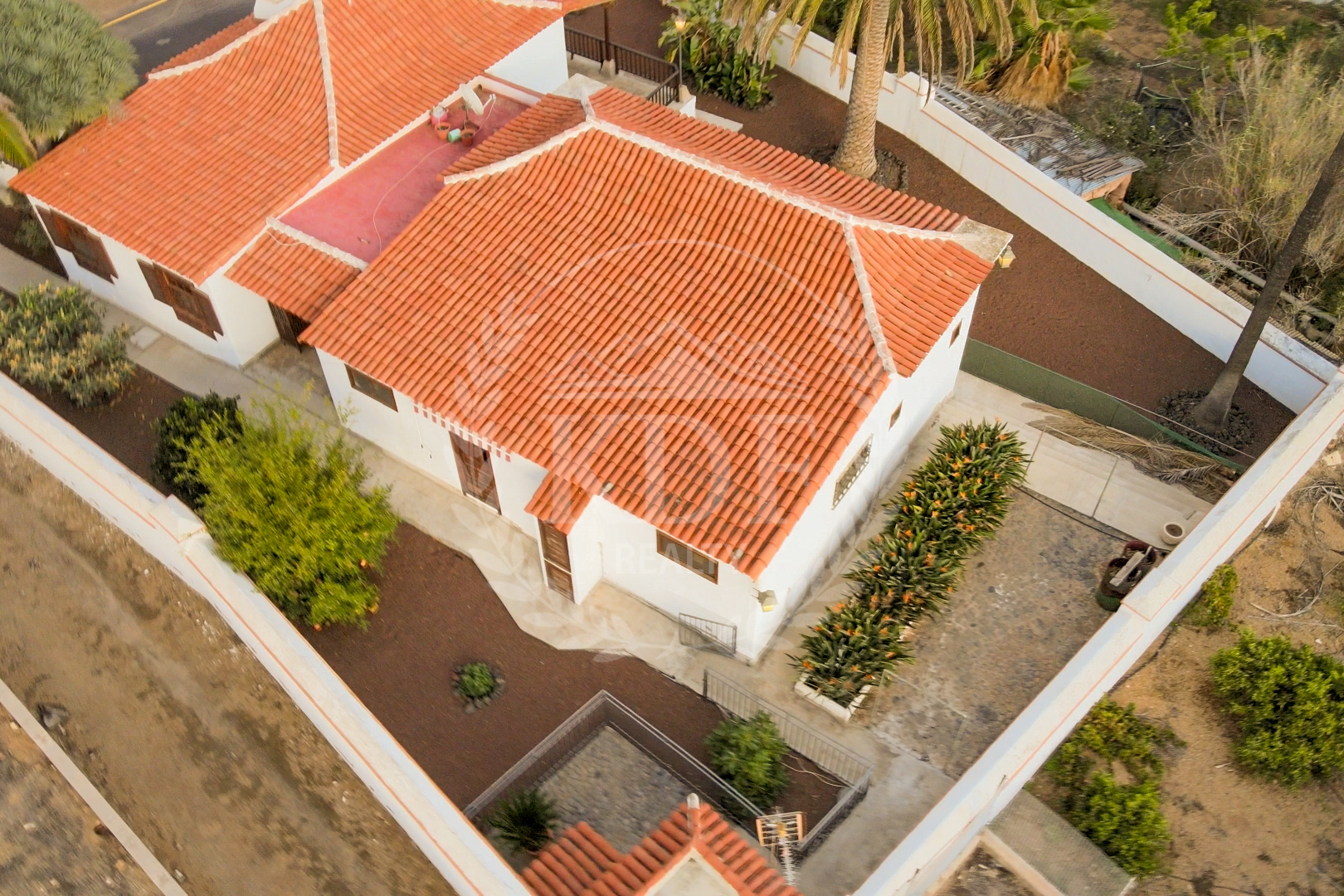 CHALET INDEPENDIENTE CON JARDÍN EN ARAFO