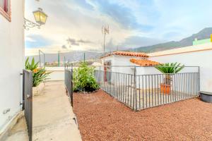 CHALET INDEPENDIENTE CON JARDÍN EN ARAFO