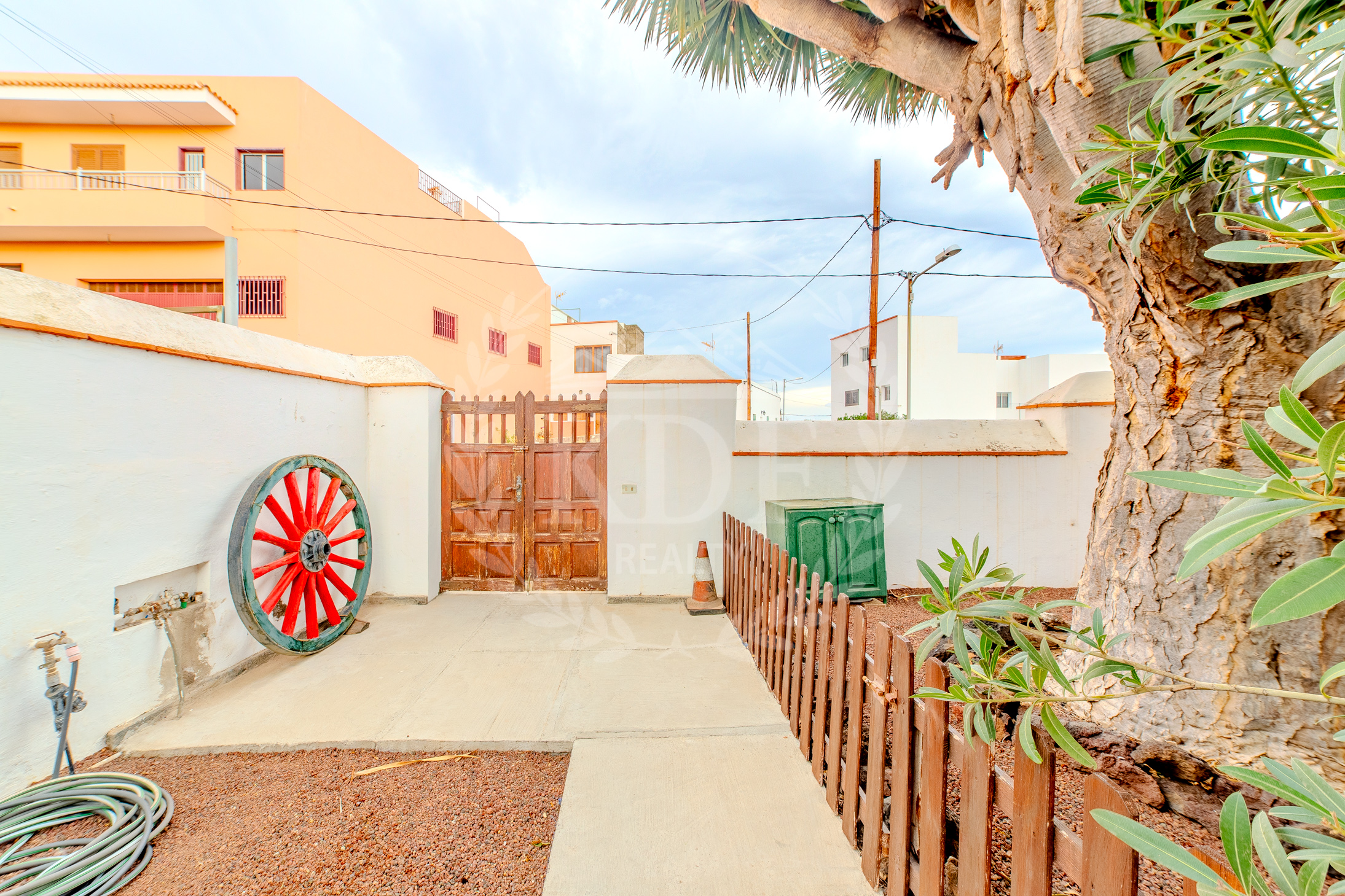 CHALET INDEPENDIENTE CON JARDÍN EN ARAFO