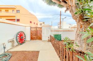 CHALET INDEPENDIENTE CON JARDÍN EN ARAFO