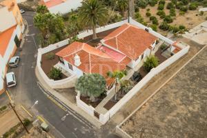 CHALET INDEPENDIENTE CON JARDÍN EN ARAFO