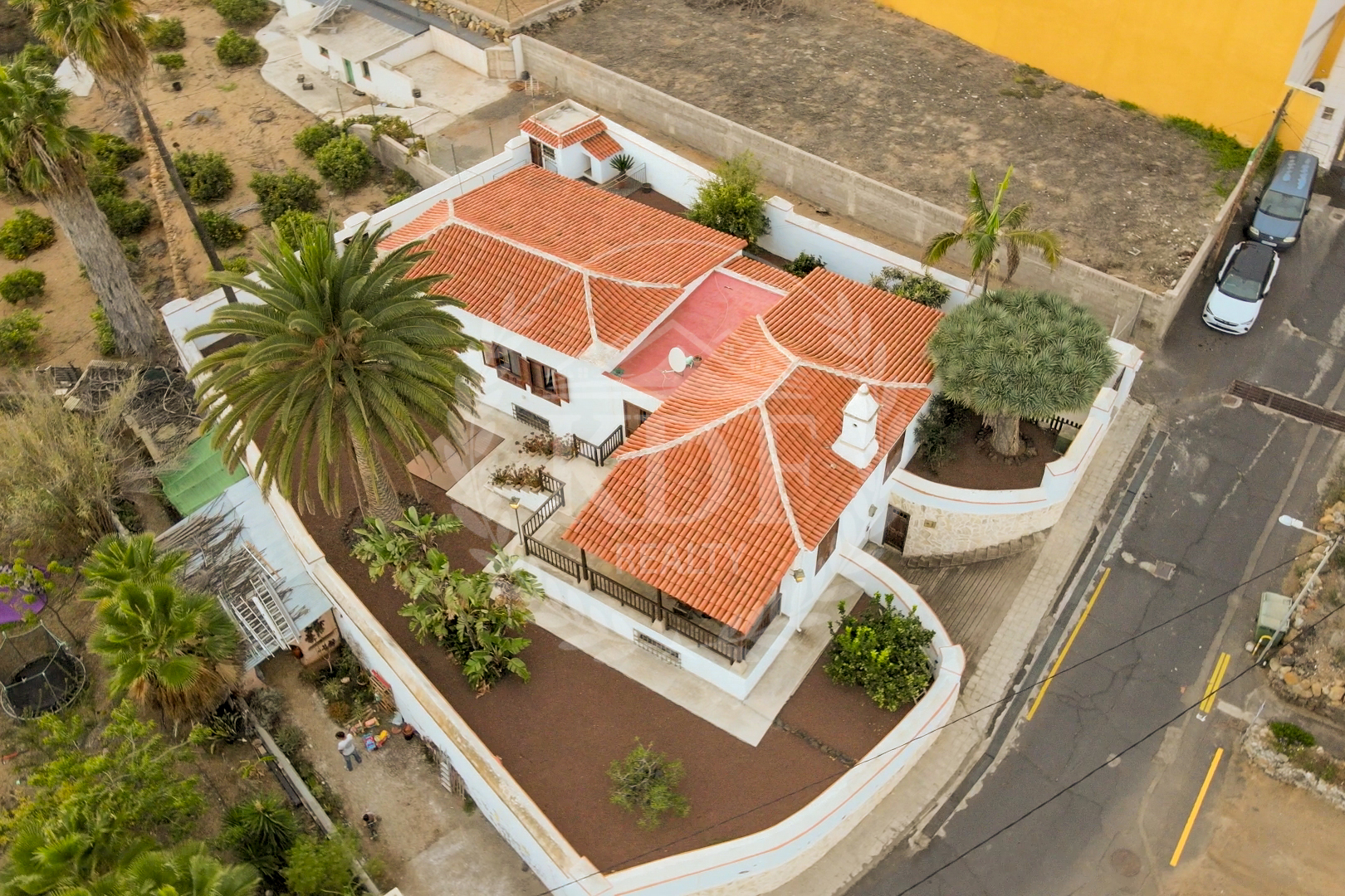 CHALET INDEPENDIENTE CON JARDÍN EN ARAFO