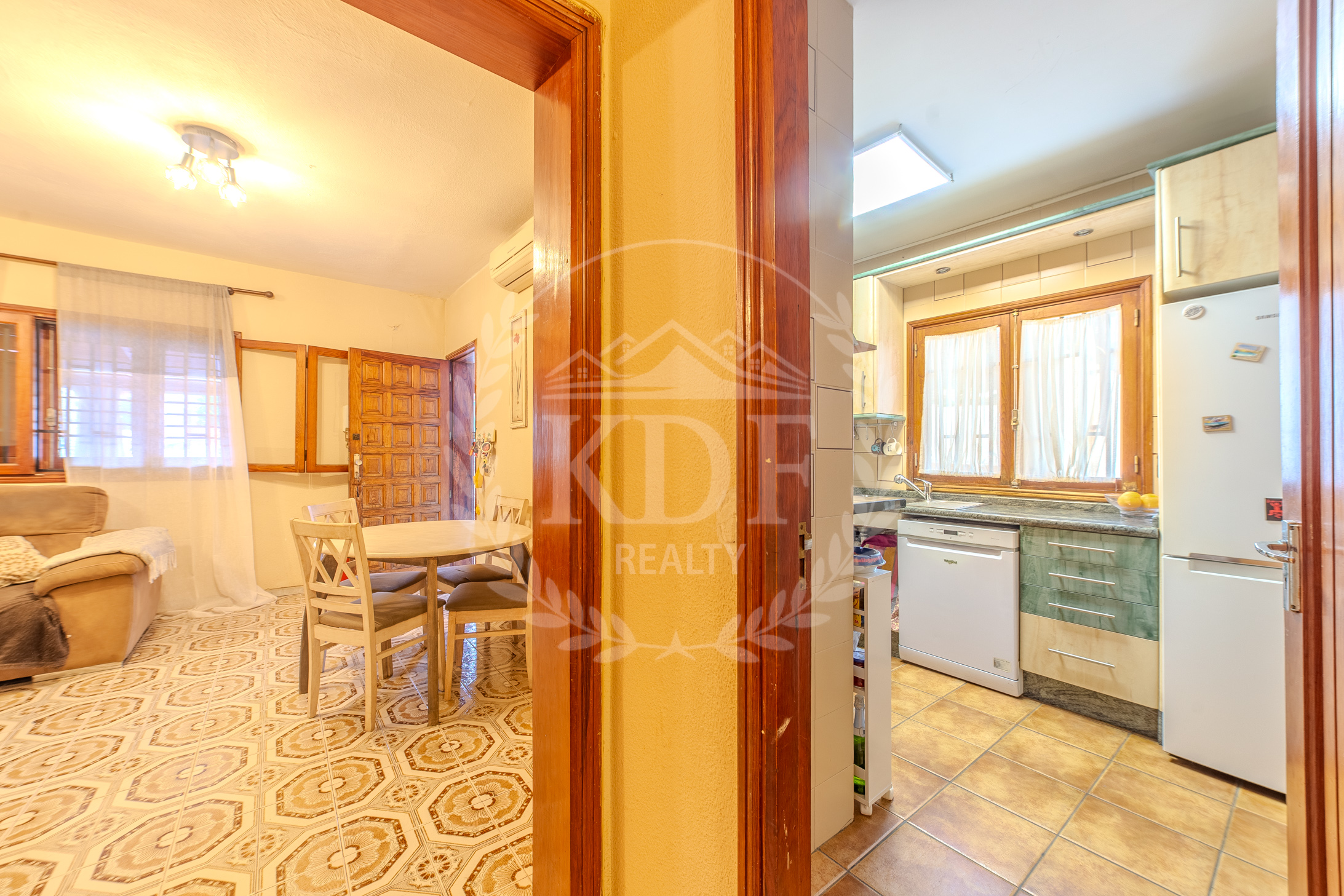 ADOSADO CON AMPLIOS ESPACIOS Y TERRAZAS EN CANDELARIA - KDF REALTY