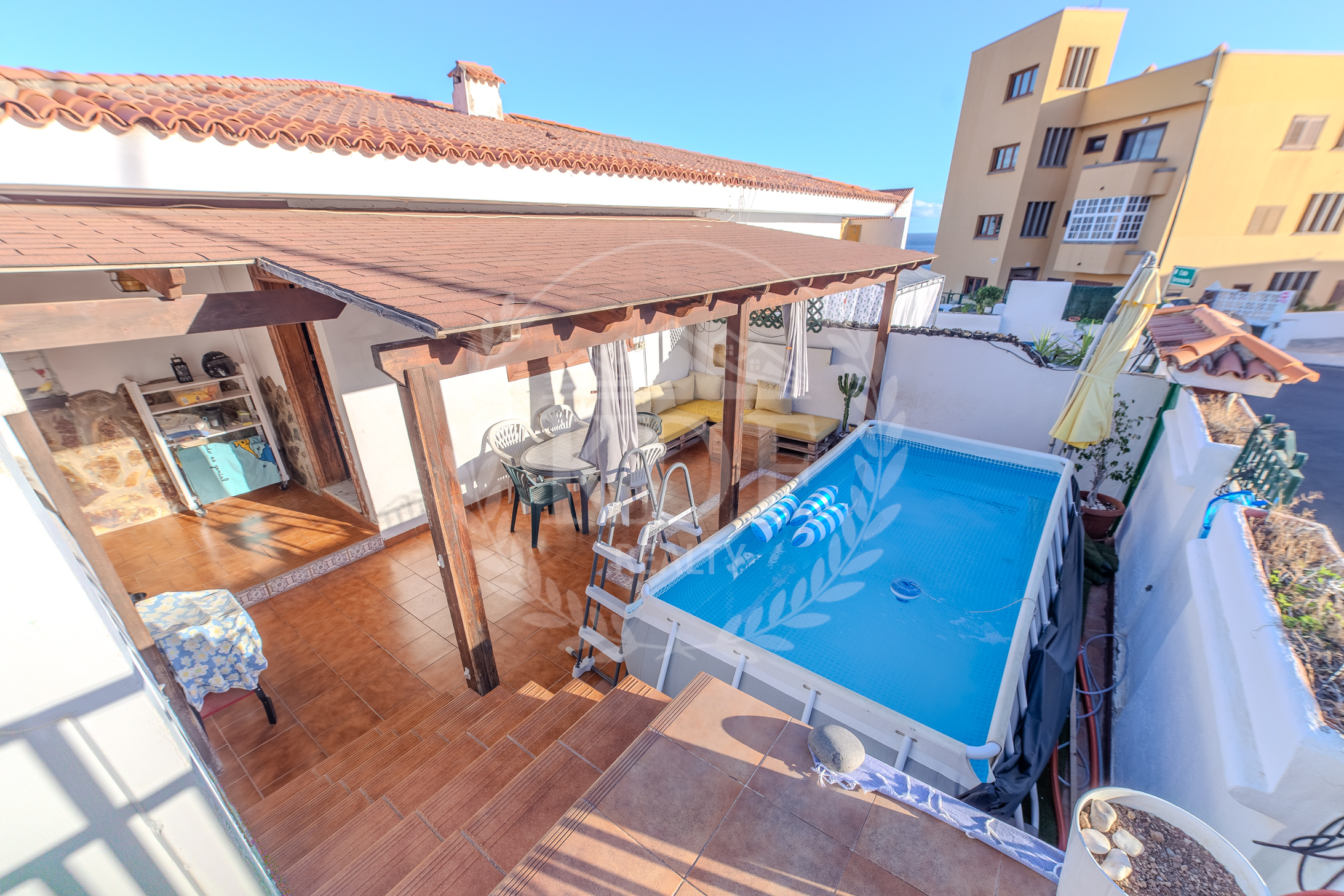 ADOSADO CON AMPLIOS ESPACIOS Y TERRAZAS EN CANDELARIA - KDF REALTY