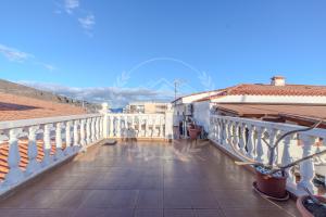 ADOSADO CON AMPLIOS ESPACIOS Y TERRAZAS EN CANDELARIA - KDF REALTY