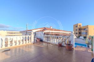 ADOSADO CON AMPLIOS ESPACIOS Y TERRAZAS EN CANDELARIA - KDF REALTY