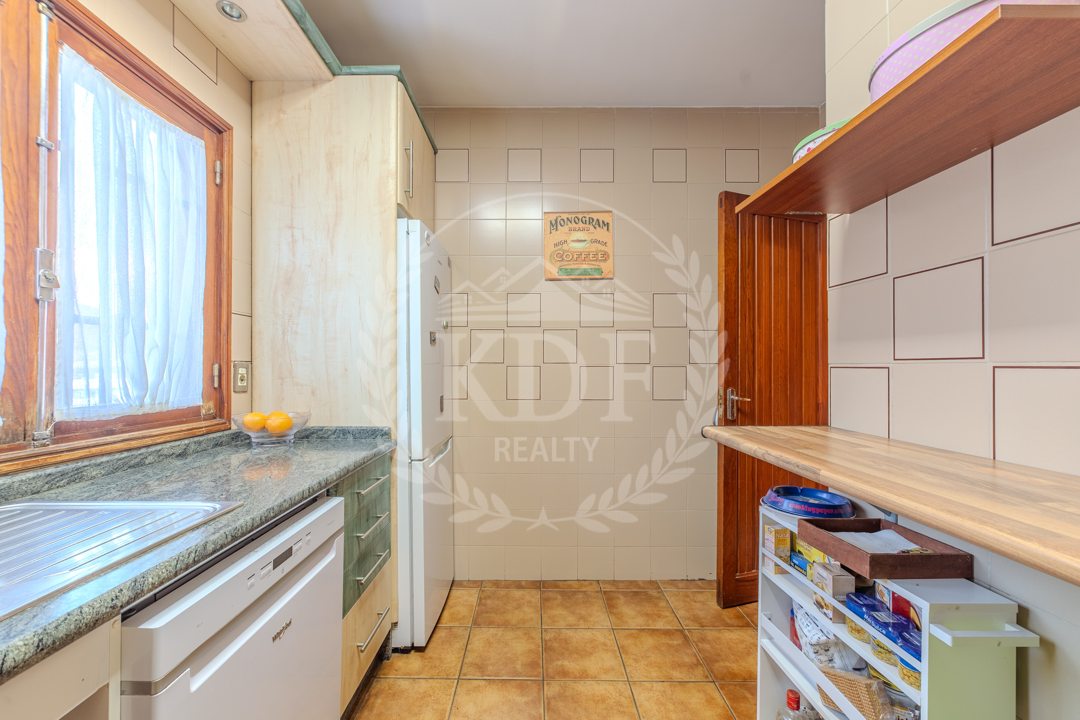 ADOSADO CON AMPLIOS ESPACIOS Y TERRAZAS EN CANDELARIA - KDF REALTY