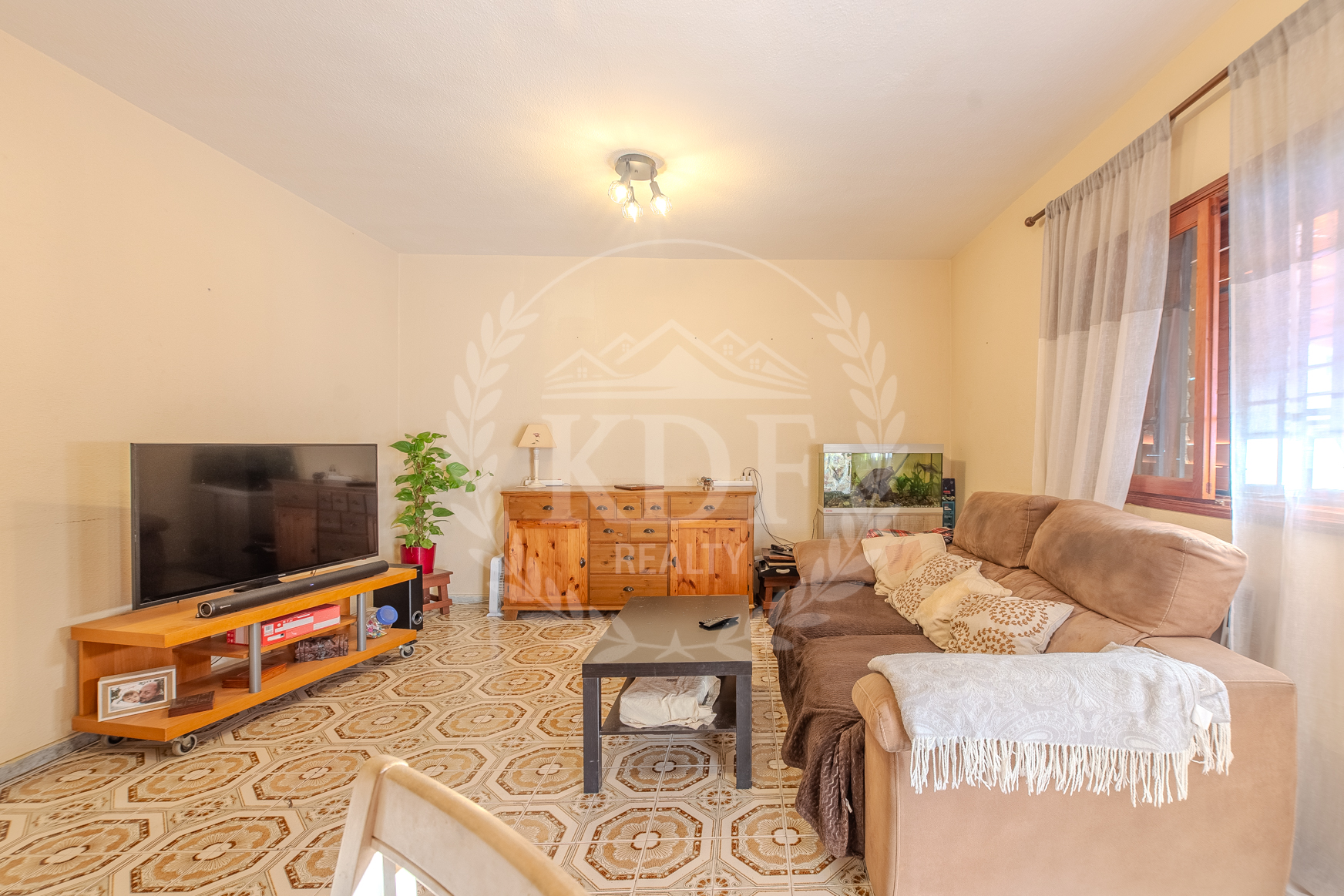ADOSADO CON AMPLIOS ESPACIOS Y TERRAZAS EN CANDELARIA - KDF REALTY