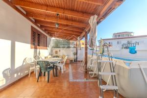 ADOSADO CON AMPLIOS ESPACIOS Y TERRAZAS EN CANDELARIA - KDF REALTY