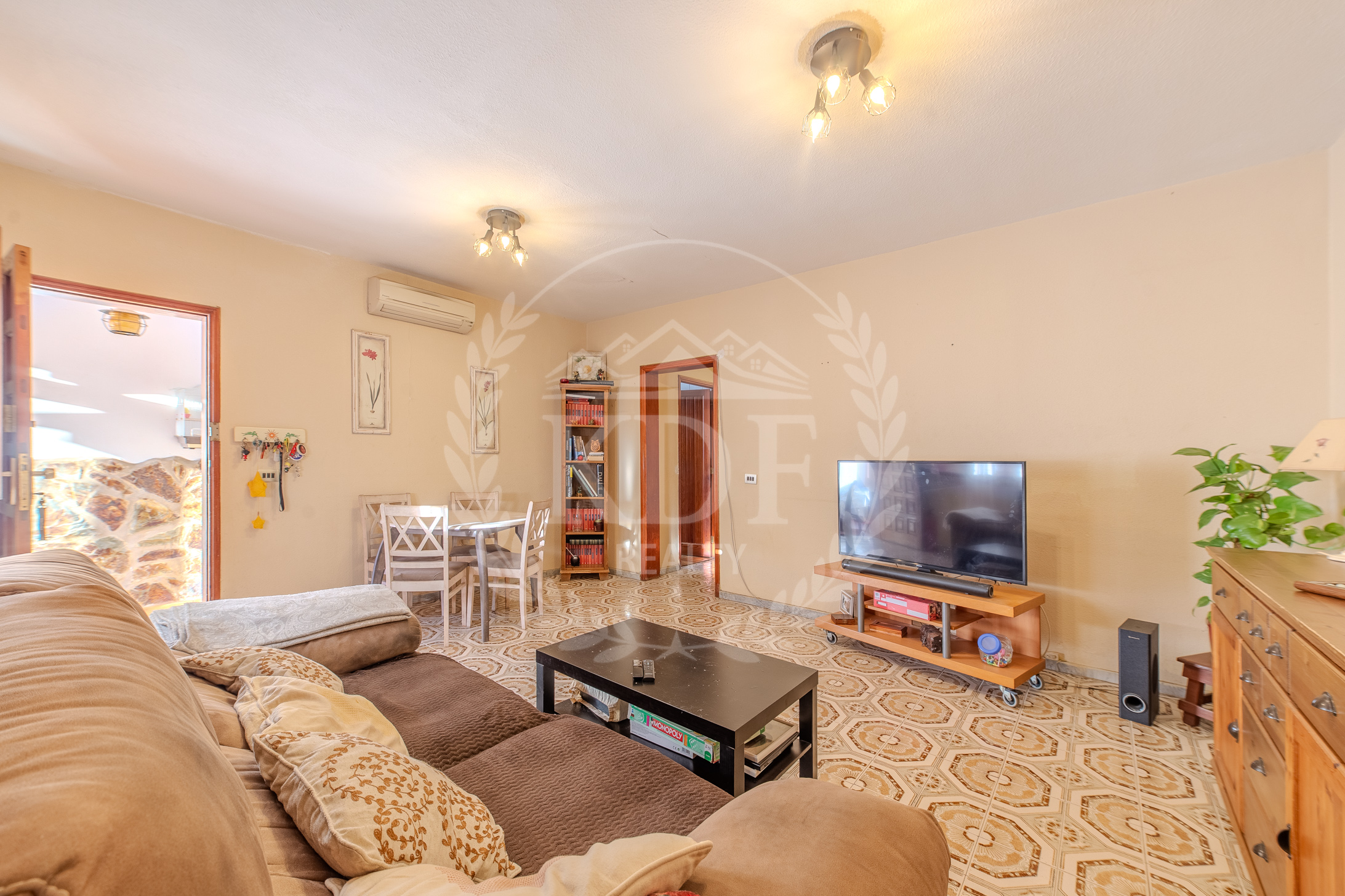 ADOSADO CON AMPLIOS ESPACIOS Y TERRAZAS EN CANDELARIA - KDF REALTY