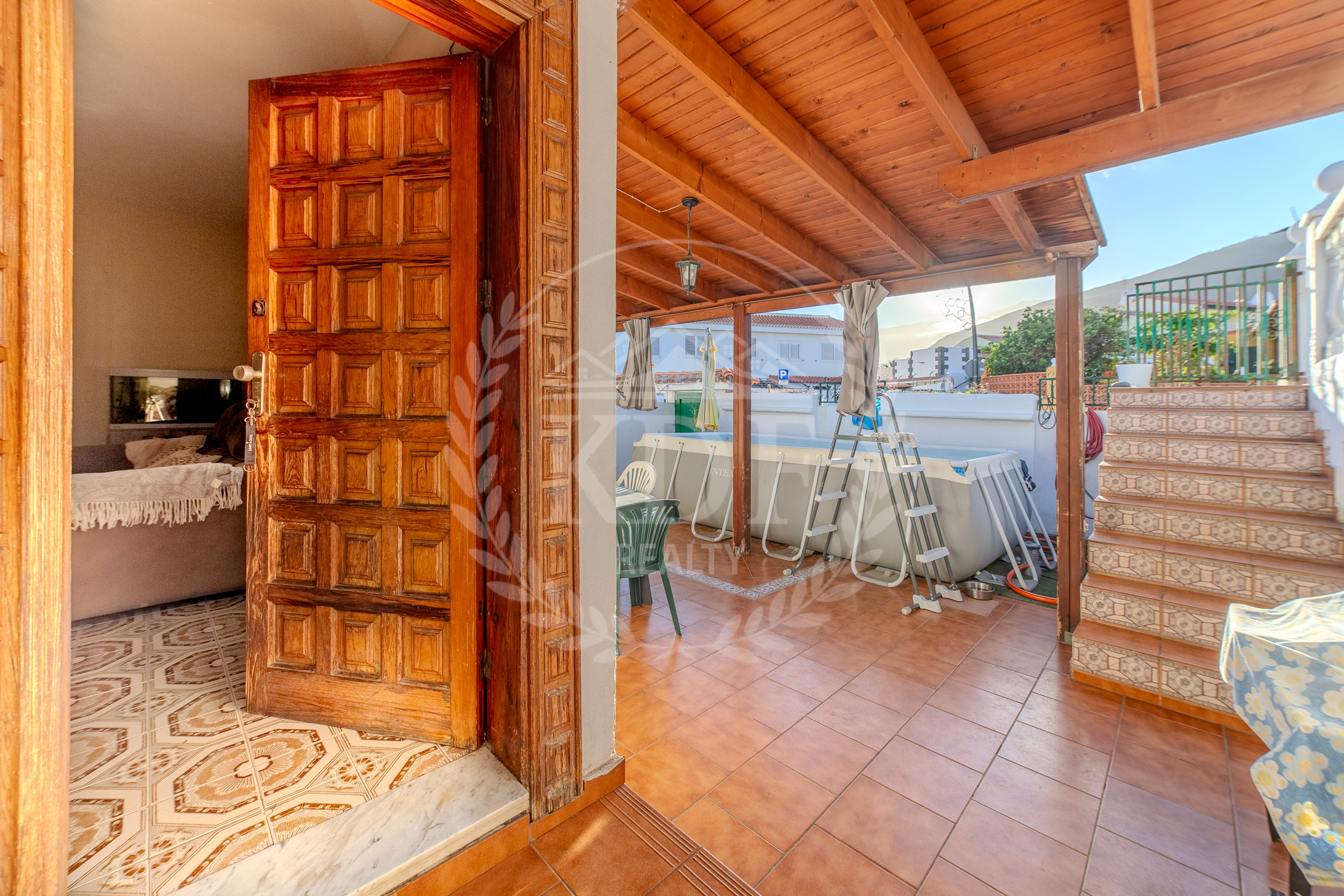 ADOSADO CON AMPLIOS ESPACIOS Y TERRAZAS EN CANDELARIA - KDF REALTY