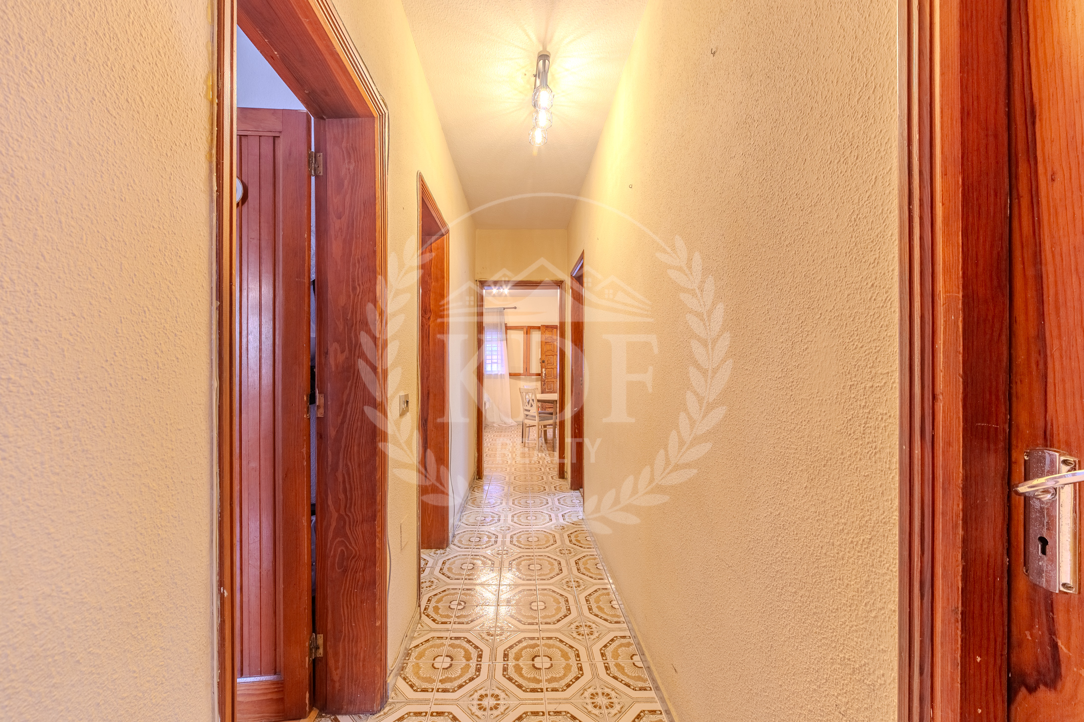 ADOSADO CON AMPLIOS ESPACIOS Y TERRAZAS EN CANDELARIA - KDF REALTY