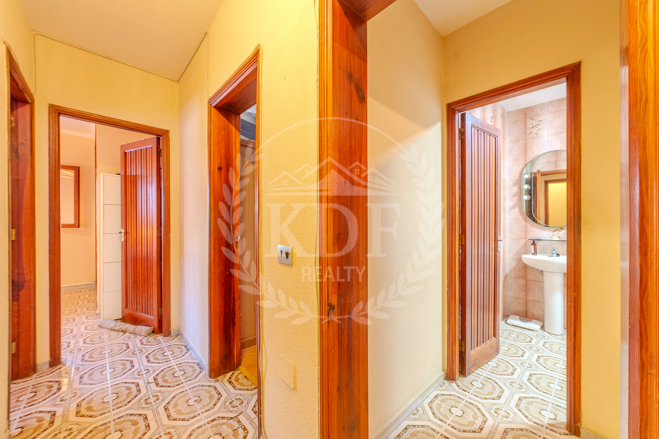 ADOSADO CON AMPLIOS ESPACIOS Y TERRAZAS EN CANDELARIA - KDF REALTY