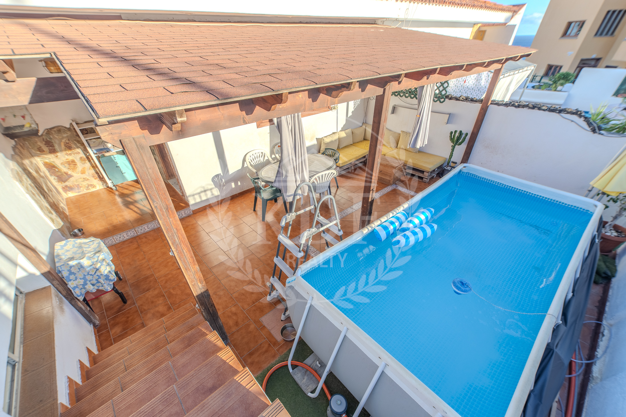 ADOSADO CON AMPLIOS ESPACIOS Y TERRAZAS EN CANDELARIA - KDF REALTY