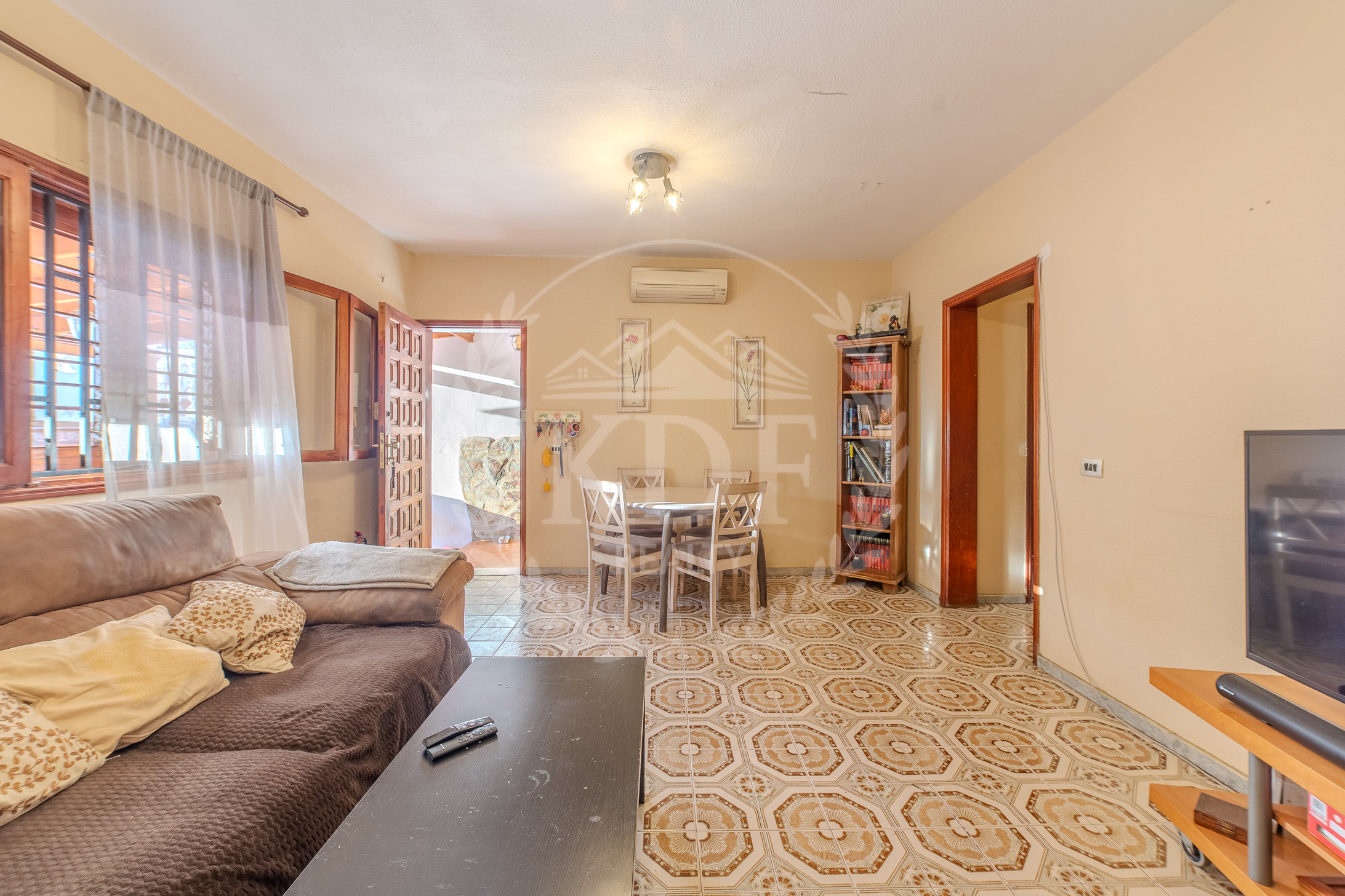 ADOSADO CON AMPLIOS ESPACIOS Y TERRAZAS EN CANDELARIA - KDF REALTY