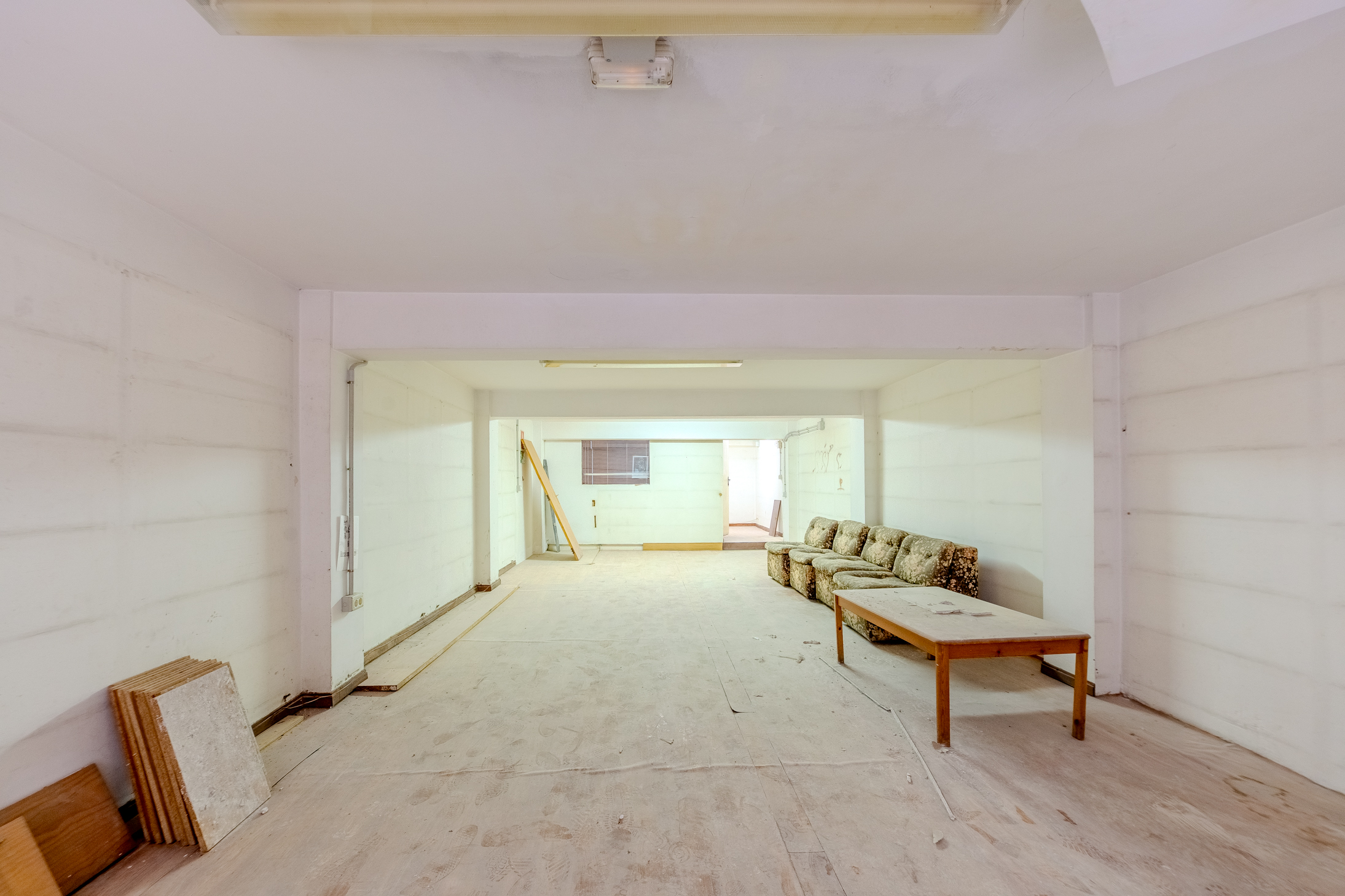 LOCAL COMERCIAL DE 300 M² EN CALLE PORLIER CON OPCIÓN DE DIVISIÓN EN DOS UNIDADES.