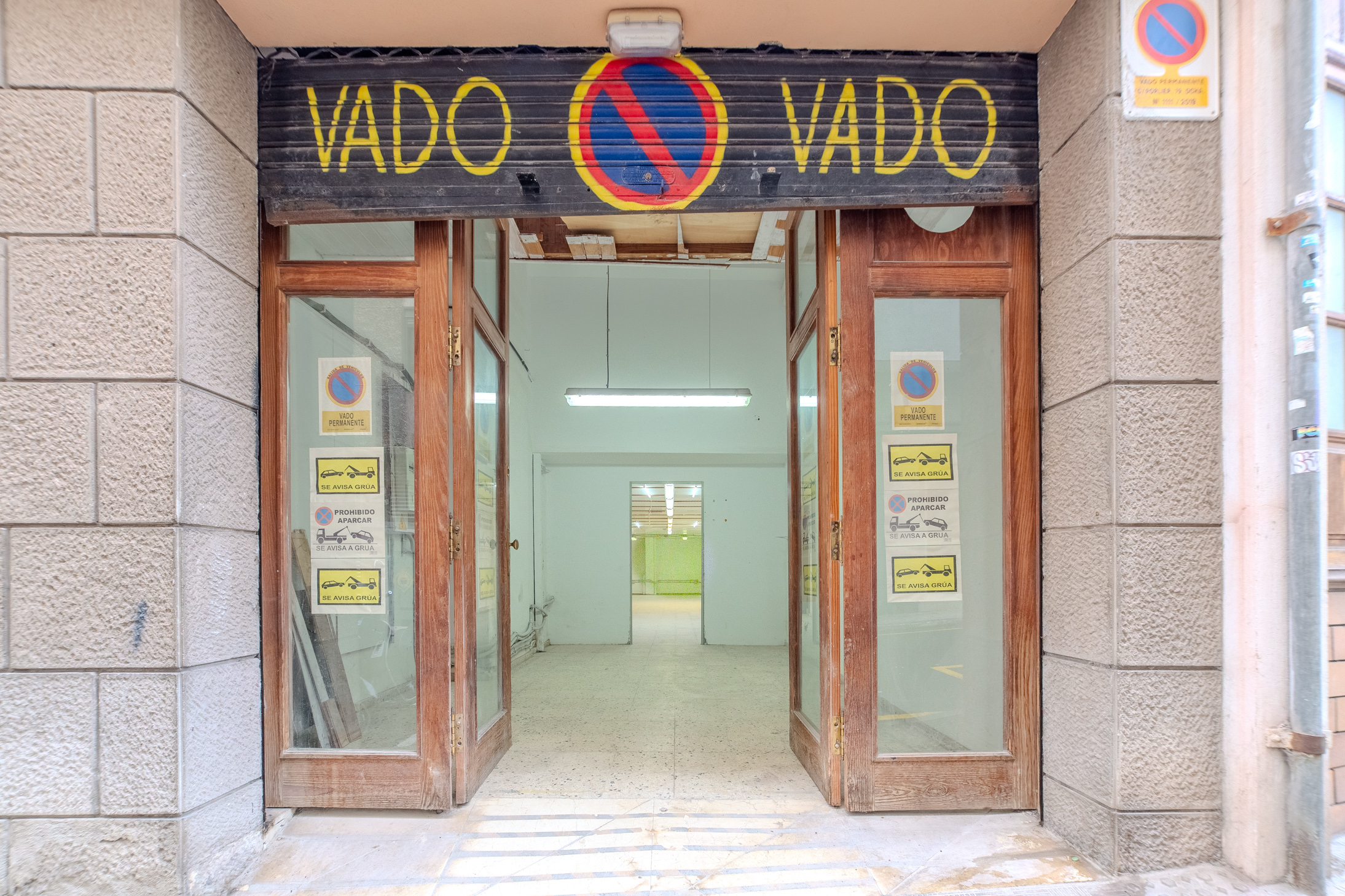 LOCAL COMERCIAL DE 300 M² EN CALLE PORLIER CON OPCIÓN DE DIVISIÓN EN DOS UNIDADES.