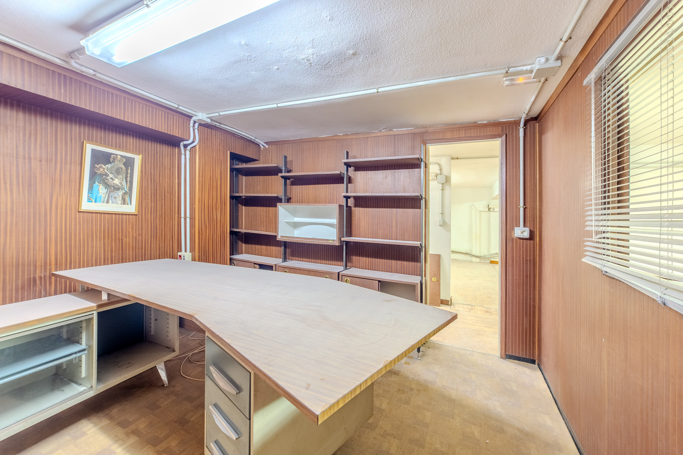 LOCAL COMERCIAL DE 300 M² EN CALLE PORLIER CON OPCIÓN DE DIVISIÓN EN DOS UNIDADES.