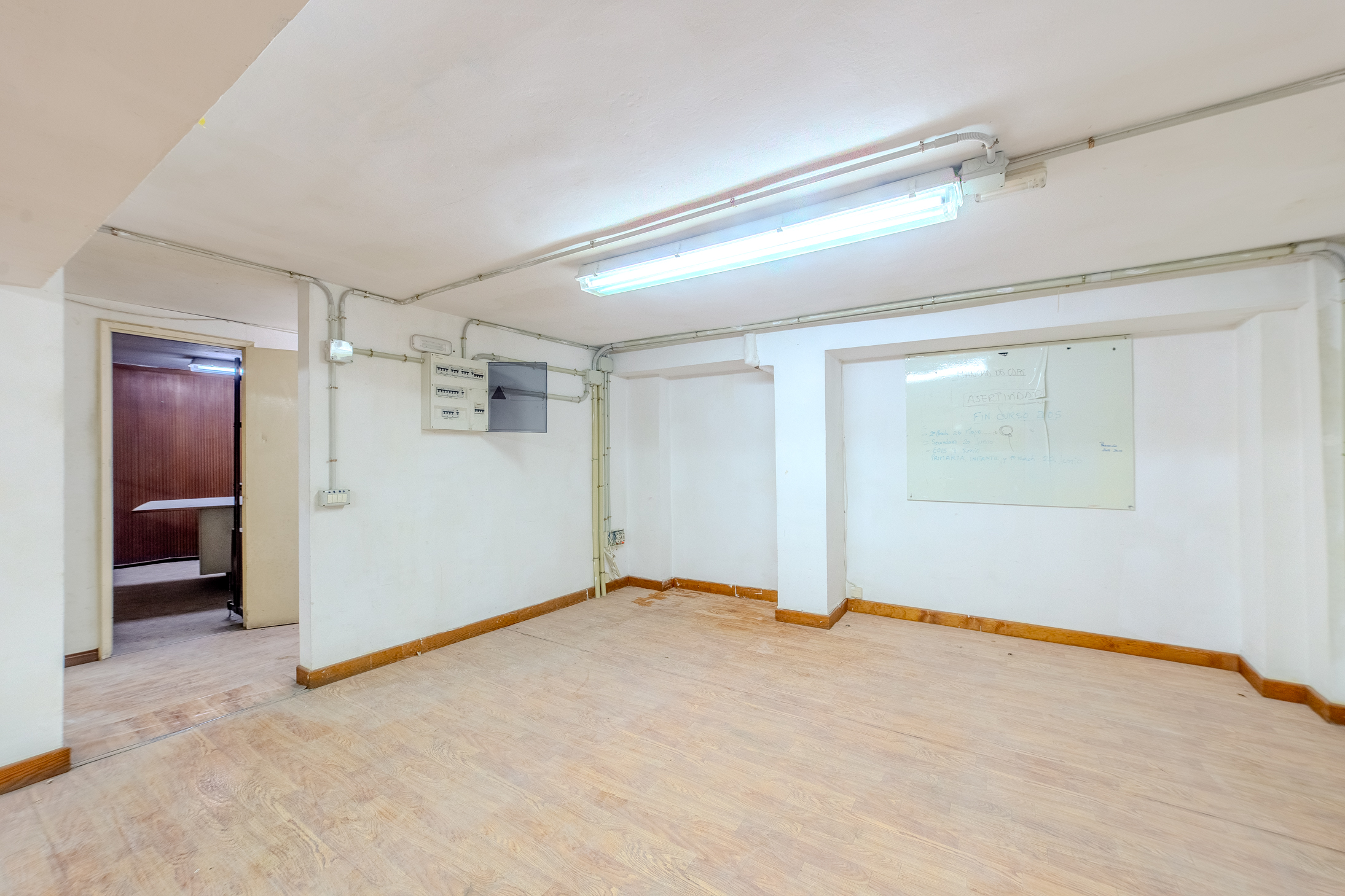 LOCAL COMERCIAL DE 300 M² EN CALLE PORLIER CON OPCIÓN DE DIVISIÓN EN DOS UNIDADES.