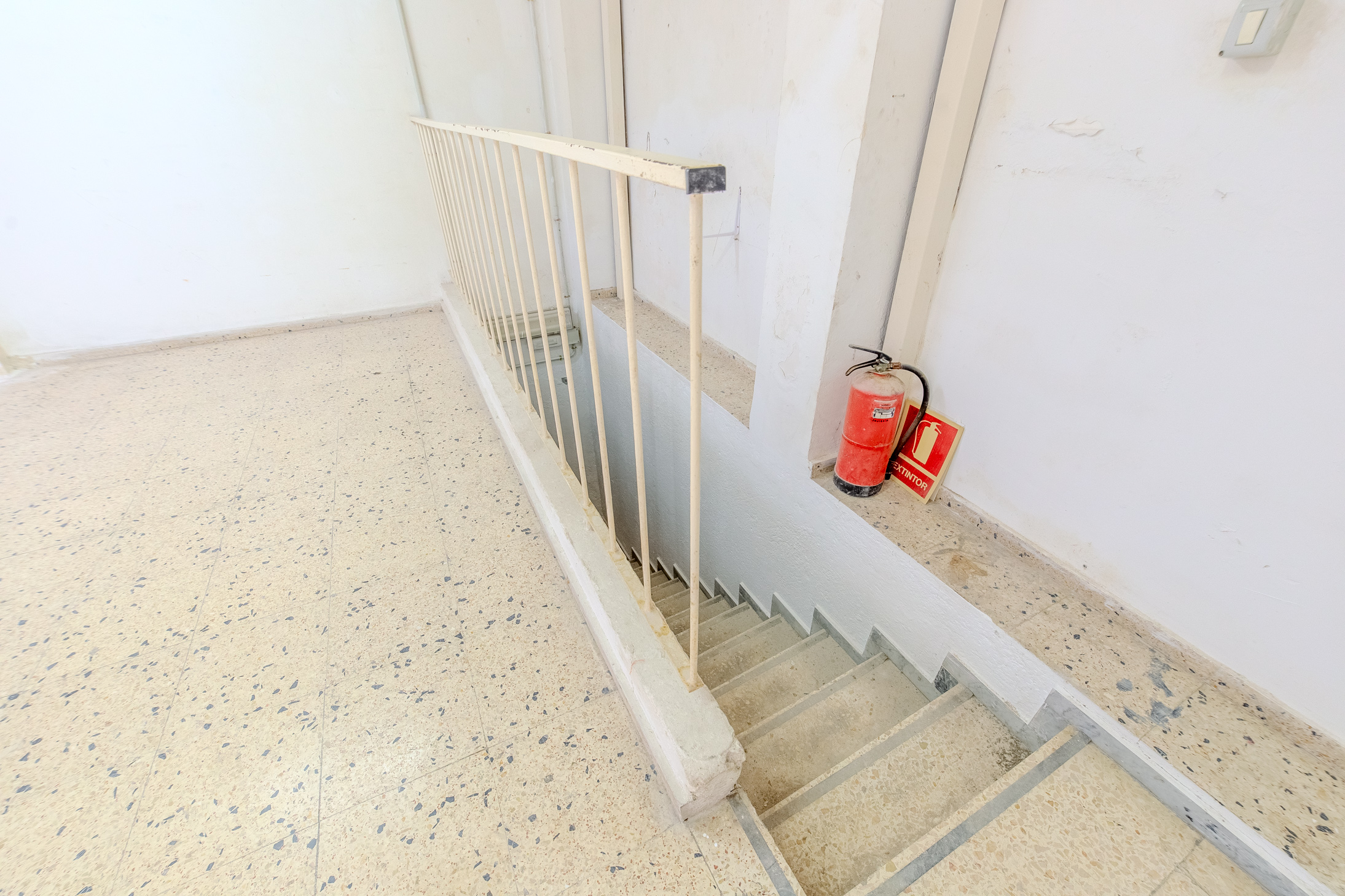 LOCAL COMERCIAL DE 300 M² EN CALLE PORLIER CON OPCIÓN DE DIVISIÓN EN DOS UNIDADES.