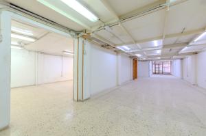 LOCAL COMERCIAL DE 300 M² EN CALLE PORLIER CON OPCIÓN DE DIVISIÓN EN DOS UNIDADES.