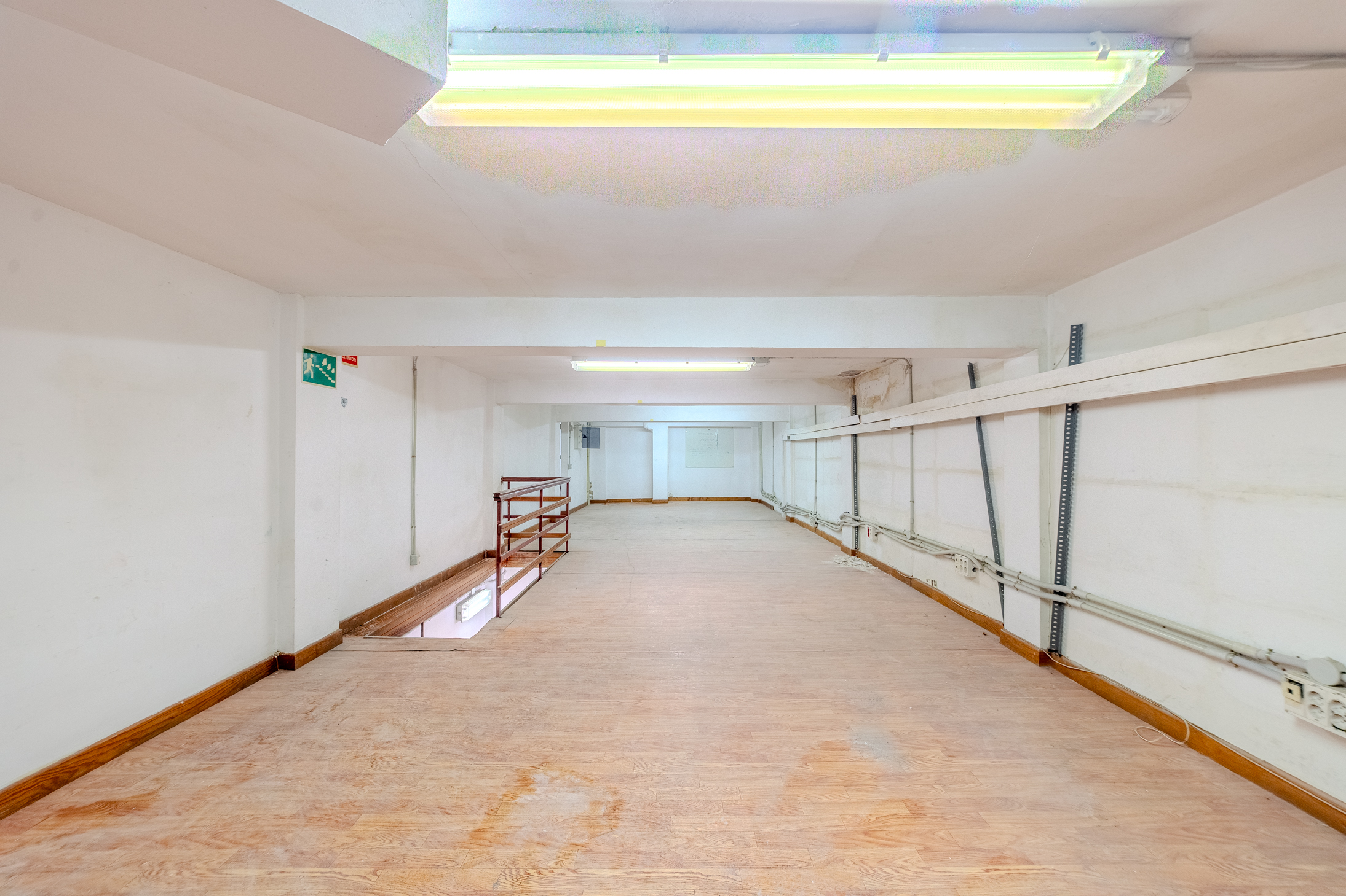 LOCAL COMERCIAL DE 300 M² EN CALLE PORLIER CON OPCIÓN DE DIVISIÓN EN DOS UNIDADES.