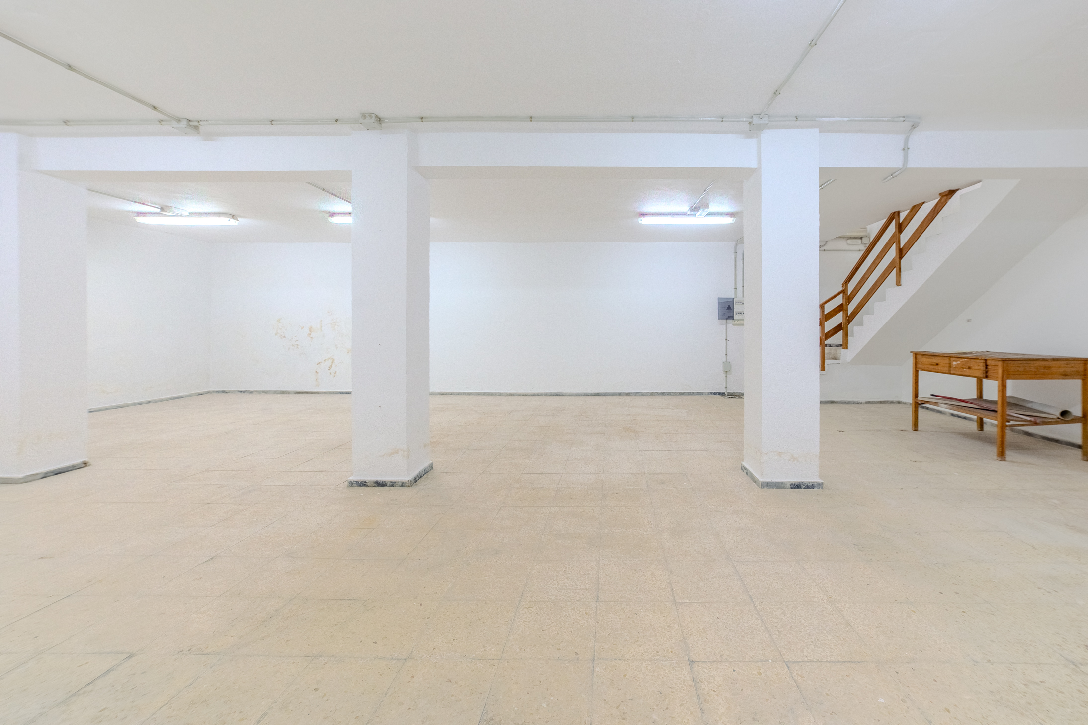 LOCAL COMERCIAL DE 300 M² EN CALLE PORLIER CON OPCIÓN DE DIVISIÓN EN DOS UNIDADES.